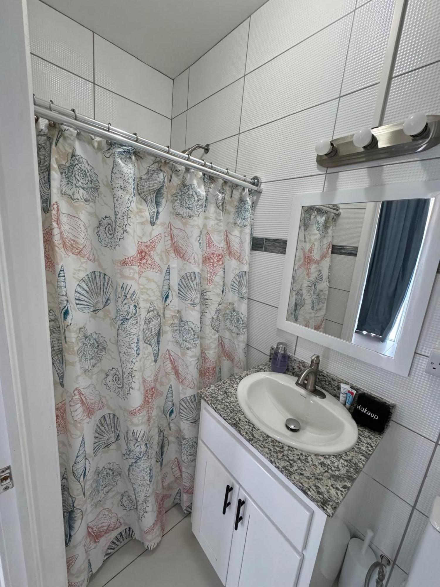 Eldorado Guesthouse & Car Rental Roseau Bilik gambar